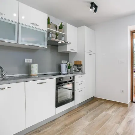 Ivana Apartamento Malinska